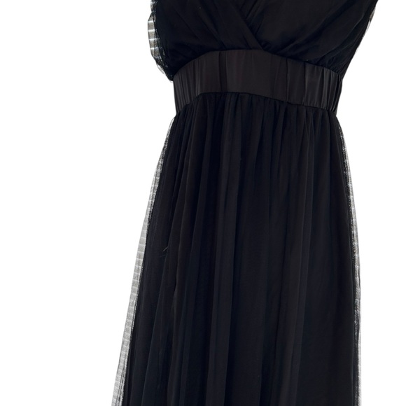 Black Maxi Dress with Elegant Silhouette - Picture 5 of 9